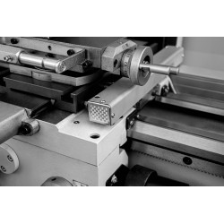 Dreh-Fräsmaschine CORMAK TYTAN Center 750 Vario + Drehmeißel + mitlaufende Körnerspitze