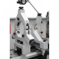 Konventionelle Universaldrehmaschine CORMAK 500 x 1500/65 + Drehmeißel + mitlaufende Spitze