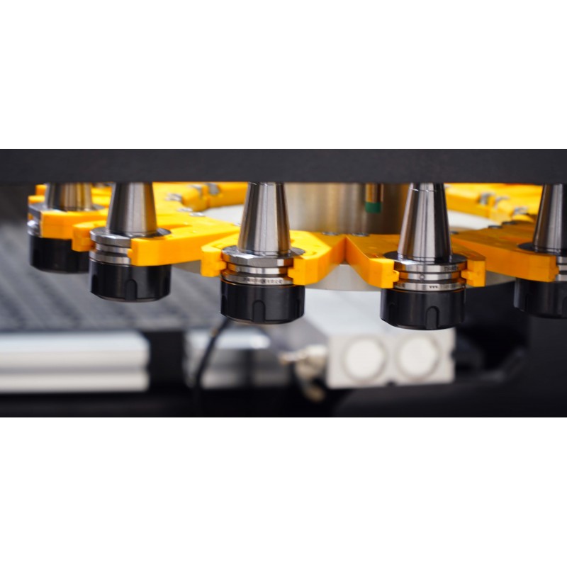 CNC-Fräsmaschine CORMAK NST2131129A Bearbeitungszentrum mit Be- und Entladesystem