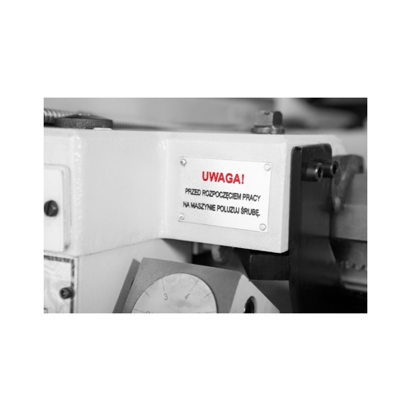 Konventionelle Universaldrehmaschine CORMAK 410x1000 mit 3-Achs-Digitalanzeige
