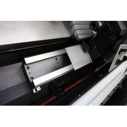 CNC-Drehmaschine CORMAK CK7150 x1000 Hydraulisches Futter 12 Werkzeuge Siemens Sinumerik 808D