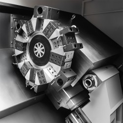 CNC-Drehmaschine CORMAK 350x350 mit hydraulischem Spannfutter und Steuerung SIEMENS SINUMERIK 808D