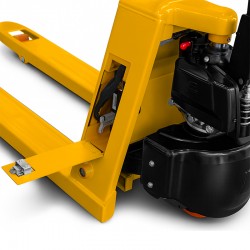 Elektrischer Palettenhubwagen CORMAK Q15-4 Li-Ion 1500kg mit elektrischem Hub- und Fahrantrieb
