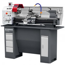 Konventionelle Universaldrehmaschine CORMAK 310×900 230V mit Untergestell + Drehmeißel + Mitlaufende Körnerspitze