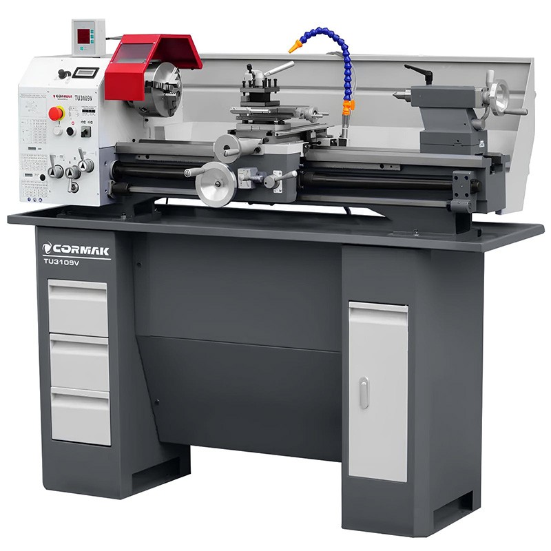 Konventionelle Universaldrehmaschine CORMAK 310×900 230V mit Untergestell + Drehmeißel + Mitlaufende Körnerspitze