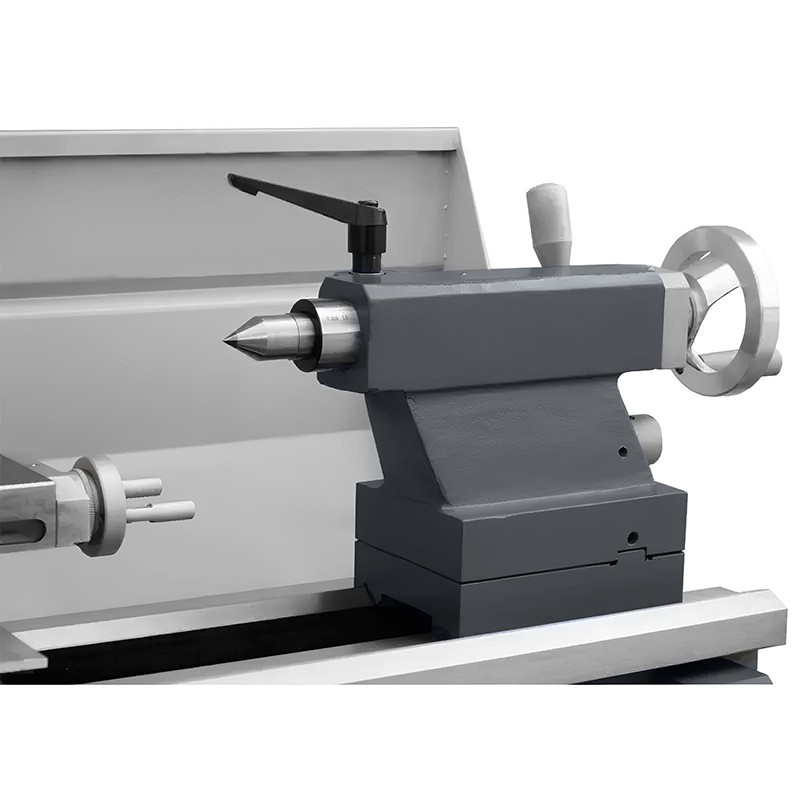 Konventionelle Universaldrehmaschine CORMAK 310×900 230V mit Untergestell + Drehmeißel + Mitlaufende Körnerspitze