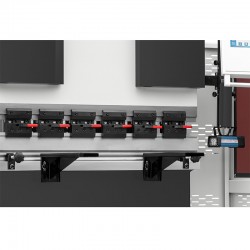 Hydraulische CNC-Abkantpresse EUROBEND 40x1600 | CORMAK