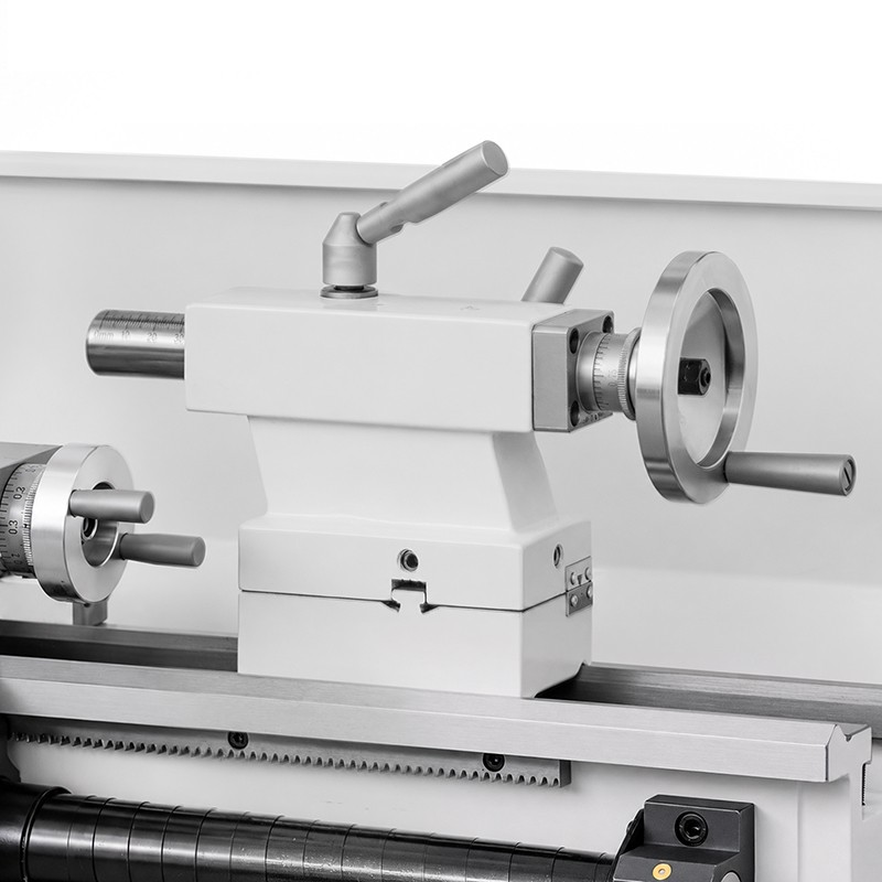 Konventionelle Universaldrehmaschine CORMAK TYTAN 210x400 | CORMAK