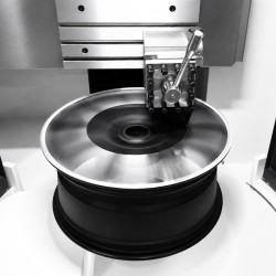 CNC-Drehmaschine zur Felgenreparatur CORMAK TDF660 | CORMAK