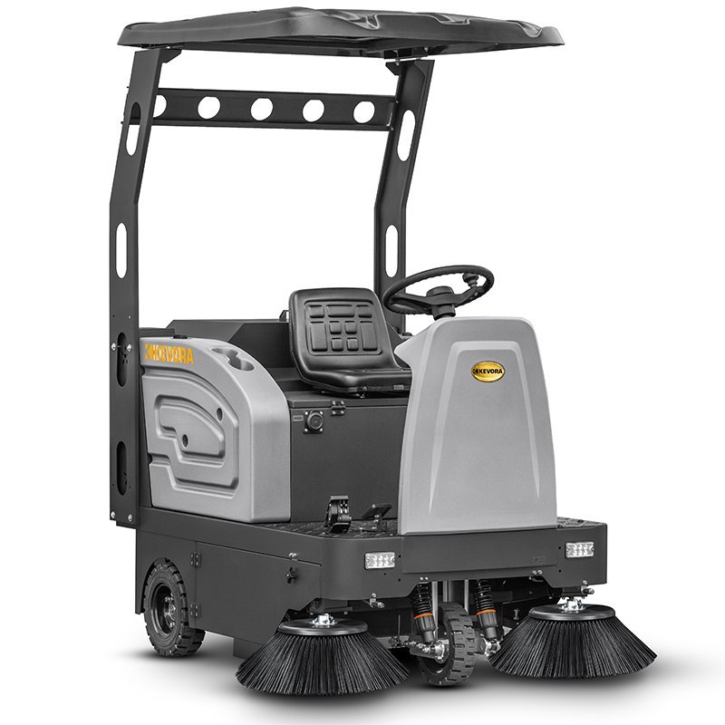 Selbstfahrende Kehrmaschine CORMAK ZP8700 mit Sprühsystem | CORMAK