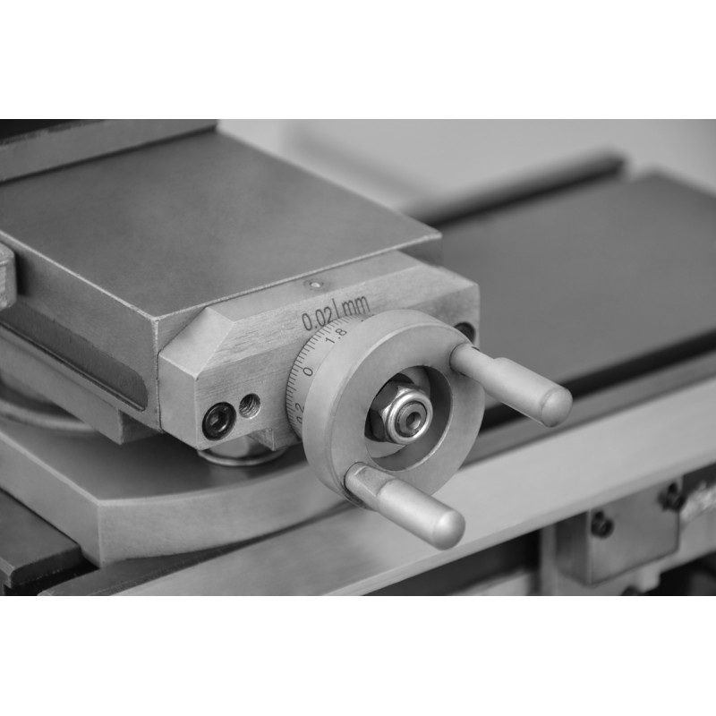 Konventionelle Universaldrehmaschine CORMAK 310×900 230V mit Untergestell + Drehmeißel + Mitlaufende Körnerspitze