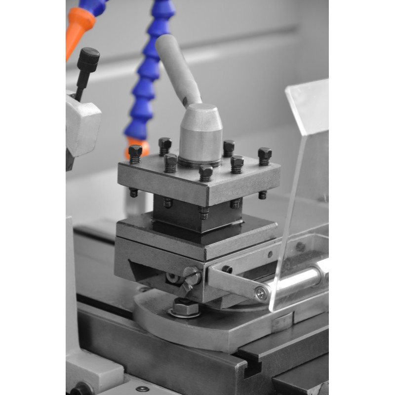 Konventionelle Universaldrehmaschine CORMAK 310×900 230V mit Untergestell + Drehmeißel + Mitlaufende Körnerspitze