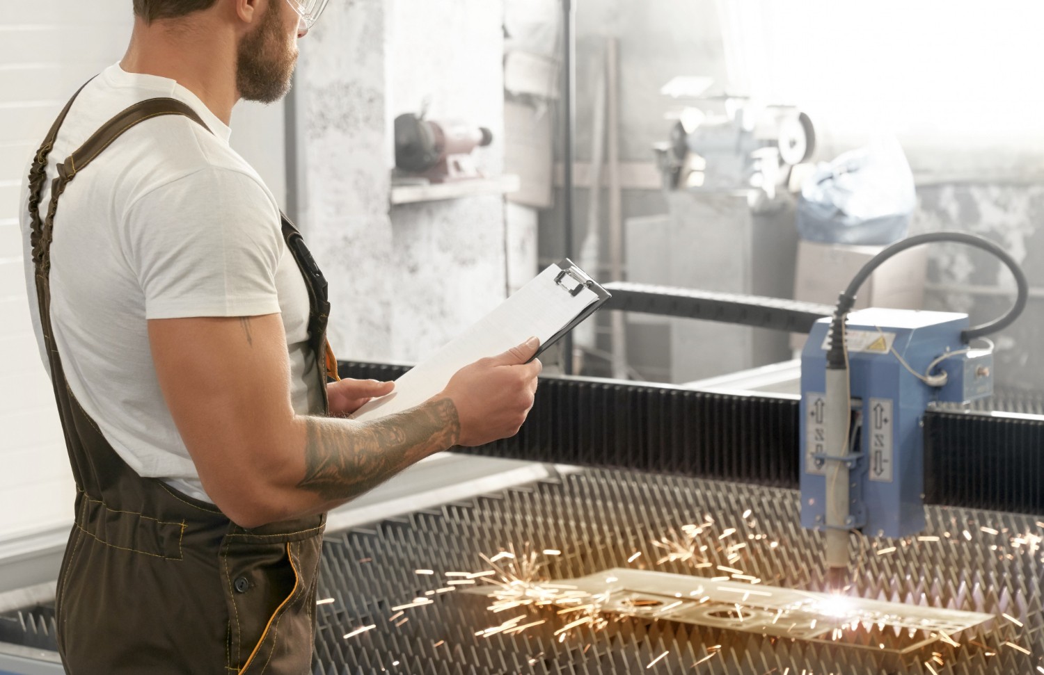 CNC-Fräsen von Metall. Beschreibung des Prozesses